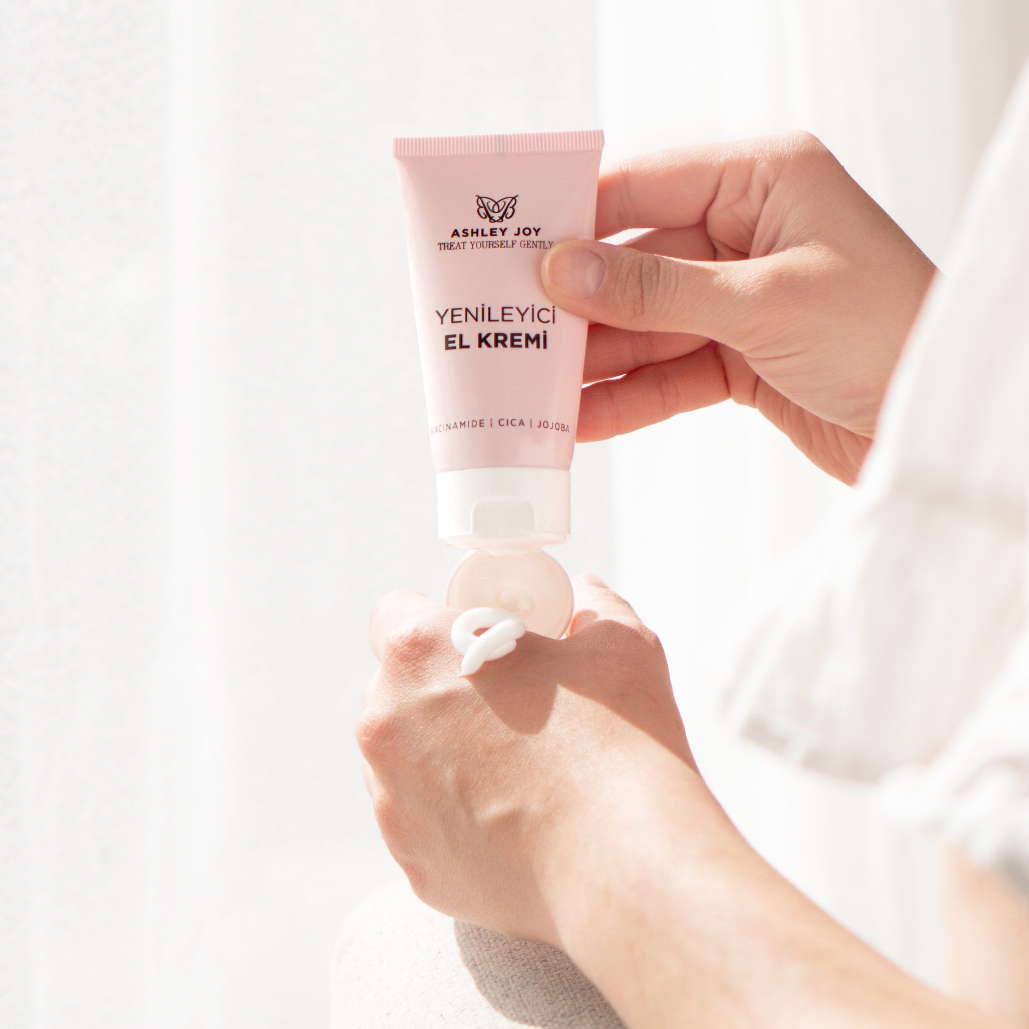 Ashley Joy Uudistava Käsivoide 50 ML